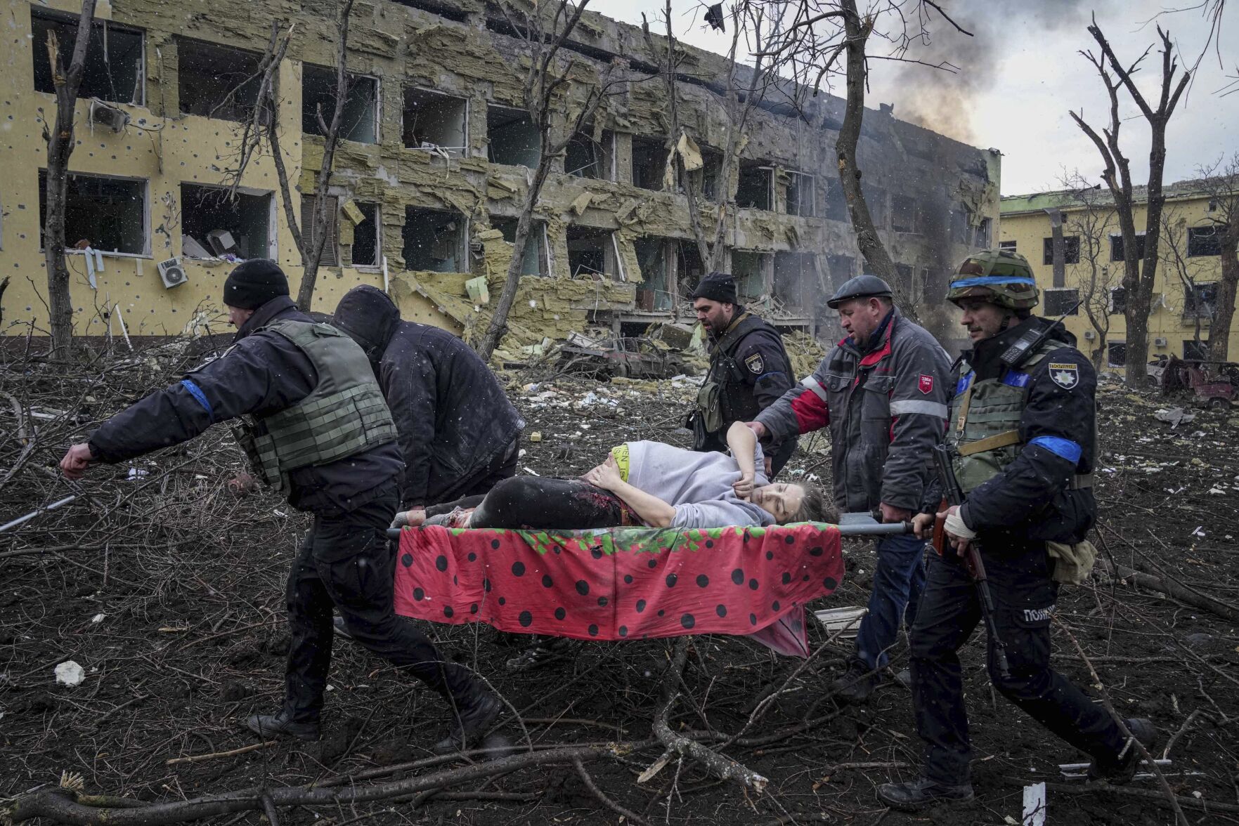 Mariupol pregnant.JPG
